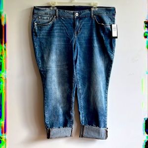 NWT TORRID Disney size 18 cropped medium wash jeans